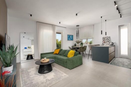 1727685030 590003690 1