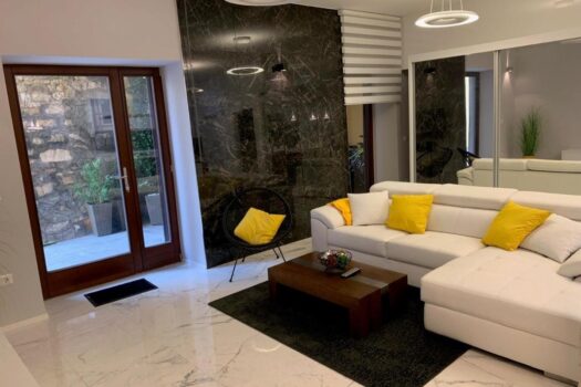 1720688244 463329489 1