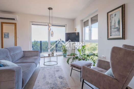 1725455083 moderan stan s terasom i pogledom na more 16