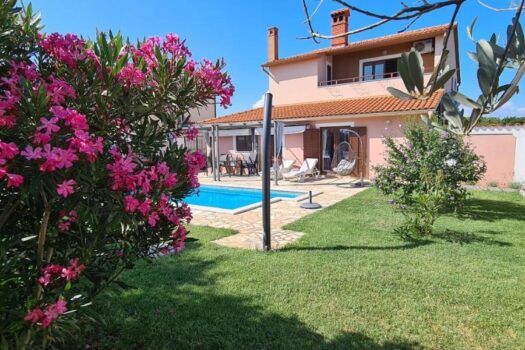 1725533573 476455762 1