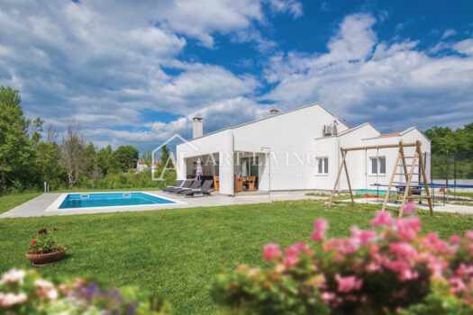 Istrien, Labin, Umgebung - ein attraktives Haus mit Swimmingpool in ruhiger Lage inmitten der Natur 1726041010 1