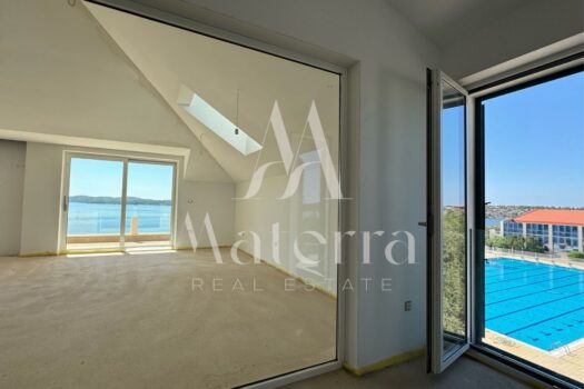LUXUSWOHNUNG MIT GALERIE UND BLICK AUF DIE ALTSTADT UND DAS MEER 1729183429 3