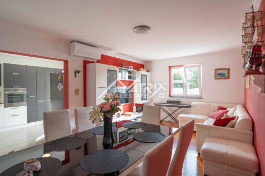 1729530998 stan sa bazenom u blizini centra grada i plaza 12