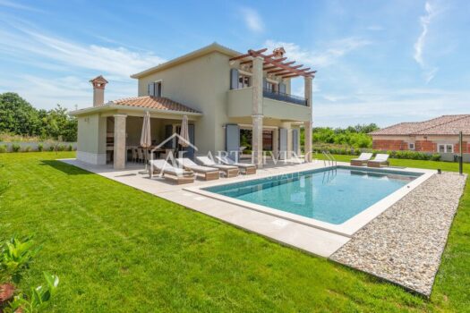 Istrien, Labin, Umgebung – ein wunderschönes Haus mit großem Pool und wunderschön angelegtem Garten 1730374144 1