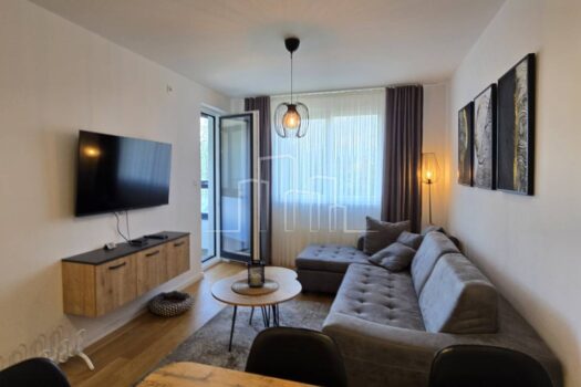 1727545773 1000076582