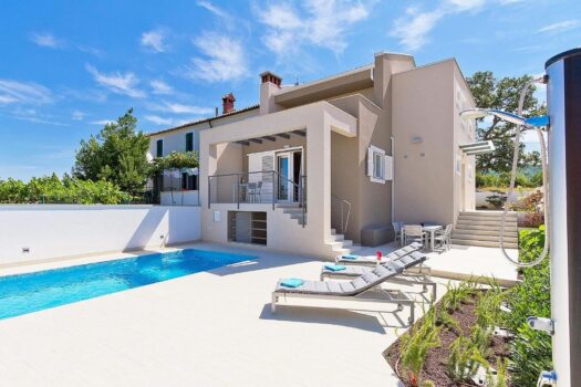 1730895277 193071411 1