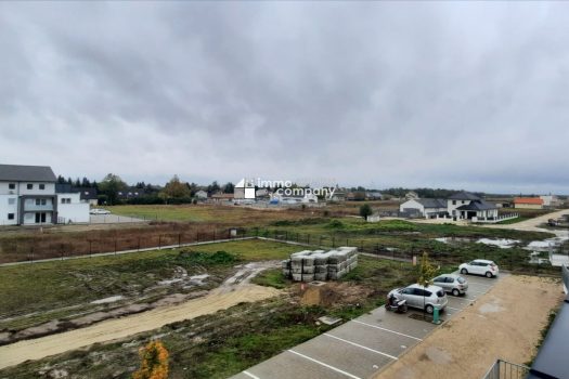2-Raum Dachgeschosswohnung mit großer Terrasse und Parkplatz Blick von der Terrasse