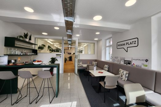 Ausgestatteter Arbeitsplatz im Coworking Space, Preis inkl. BK, HK, Glasfaserinternet uvm. 1YhSWzMvqbMbLjskL3v9Wz