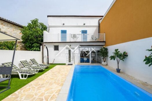 1728298434 porec okolica autohtona istarska kuca s bazenom 3