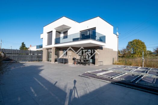 1732561598 porec okolica moderan cetverosoban stan sa bazenom 7