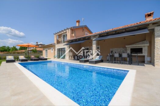 Großraum Rovinj, traumhaftes Ferienhaus mit Pool und zwei Wohneinheiten 1738331076 14