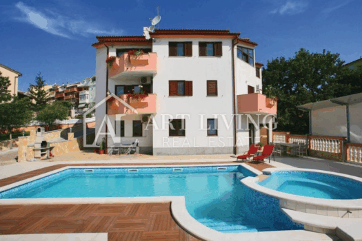 Pula - Umgebung, Apartmenthaus mit Pool 800 Meter vom Meer entfernt 1693398334 1