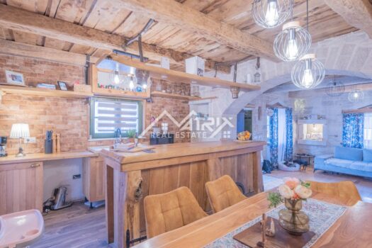 1738238855 porec okolica autenticna kamena kuca s bazenom u mirnom okruzenju nadomak g