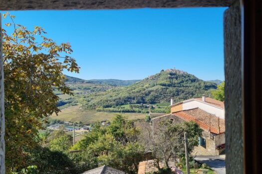 Komplett revitalisiertes Steinhaus mit Pool und separater Einliegerwohnung in malerischer Landschaft 1pc7ufU6k51ryvkEvaHebo