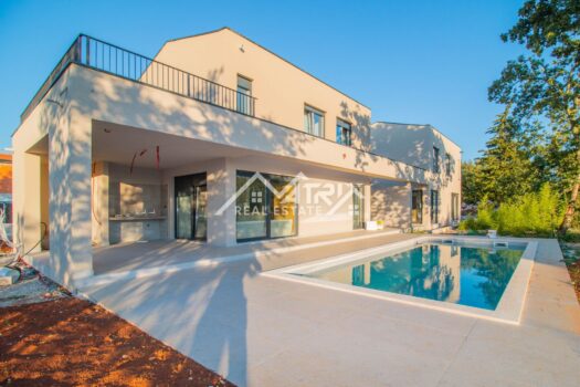 1727772055 moderna kuca s bazenom na odlicnoj lokaciji 23