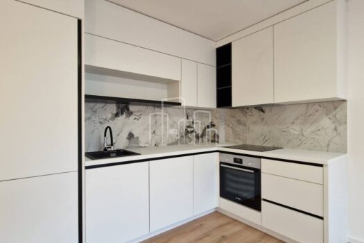 1736695990 1000036642