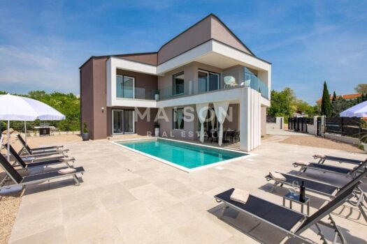 1740007061 613477921