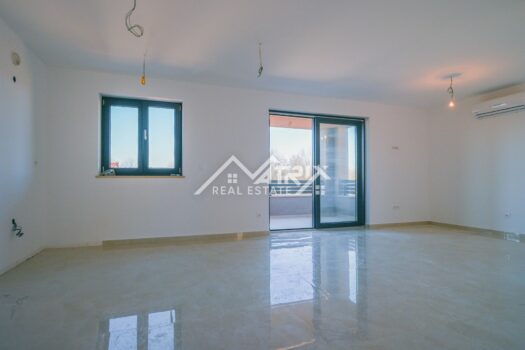 1741341284 porec okolica odlican stan na prvom katu sa liftom 1