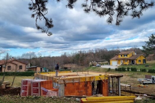 1741781581 roh bau kuca bazenom slika 242766897