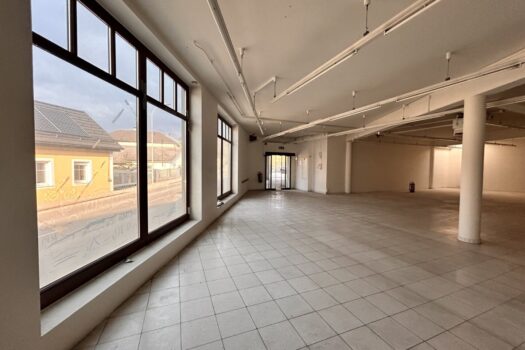 Nutzen Sie die Chance - Helles Geschäftslokal mit großer Fensterfront an der Bundesstrasse mit Kundenparkplatz 2XwOb8n1uM6yWBbJIiik9W