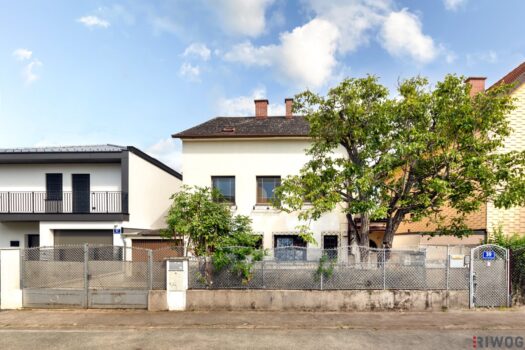 INVESTMENT MIT CA. 3,6% KP-RENDITE | Befristet vermietetes Haus | ca. 404 m² Nutzfläche | Inkl. Architektenstudien | Ost/West | Großer Garten & Garage 37vjZmGM65WsKoVhOKIGEU