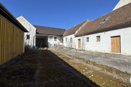 Bauernhof mit 1,5ha Grund, Hallen und Garagen 70XmFNCvVeG72W4wQL1BX5