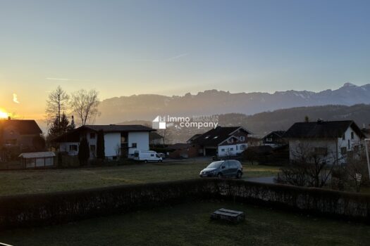 Baugrundstück, völlige Ruhelage, mitten im Grünen, Berg- u. Panorama-Blick, Feldkirch-Tisis, direkt ans Naherholungsgebiet grenzend, gigantische Sonnenuntergangs-Stimmung, in 6 Minuten per PKW ins Stadtzentrum Feldkirch, Bus-Station in 50 m. qScdEeqtSEQTL7U6Po3FY