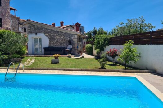 1719646183 303151087