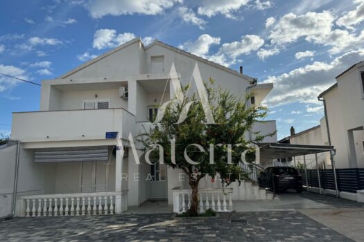 NEU RENOVIERTES HAUS MIT 6 APARTMENTS, 350M VOM STRAND 1728636705 2