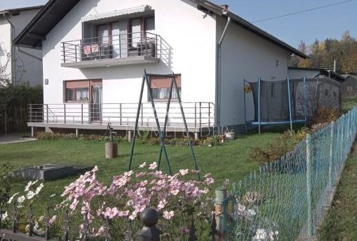 1743755635 kuca prikraj 220m2 dva zasebna stana slika 235784289