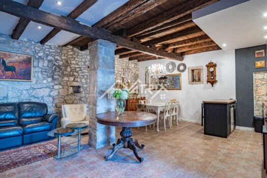 1743767677 prekrasna kamena kuca u blizini grada sa dvije stambene jedinice 1