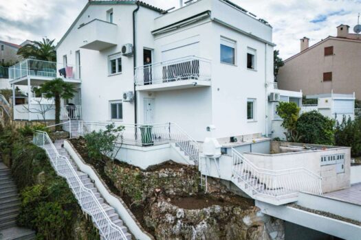 1743772259 1000027259