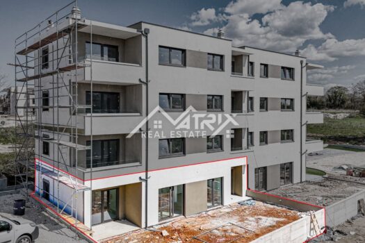 Poreč Bereich, Dreizimmerwohnung im Erdgeschoss mit Garten! 1744022378 stanovi u taru prizemlje veliki