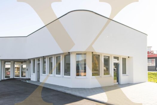 Sanierungsbedürftiges Imbiss- bzw. Cafélokal im Michelpark in Micheldorf bei Kirchdorf zu vermieten! Außenansicht