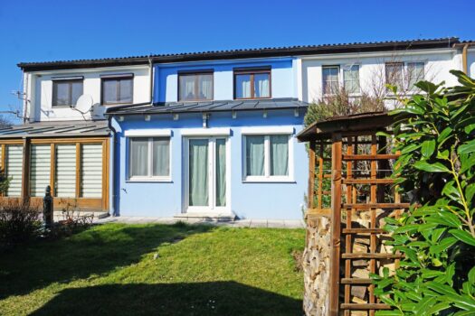Ihr Zuhause wartet! Einfamilienhaus in zentraler, ruhiger Wohngegend in Breitenfurt Hausansicht Süd