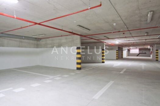 Split, Trstenik - Parkplätze in einer geschlossenen Garage 1692689867 screenshot 20230821 170010 samsung internet