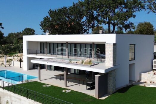 Istrien, moderne Villa mit Blick auf den Fluss Mirna und das Meer 1696856642 dji 0127