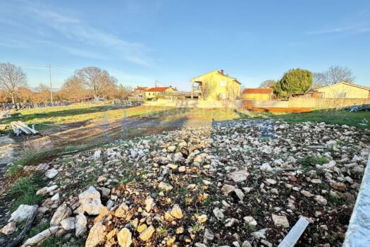 1707905737 2023 12 18 15