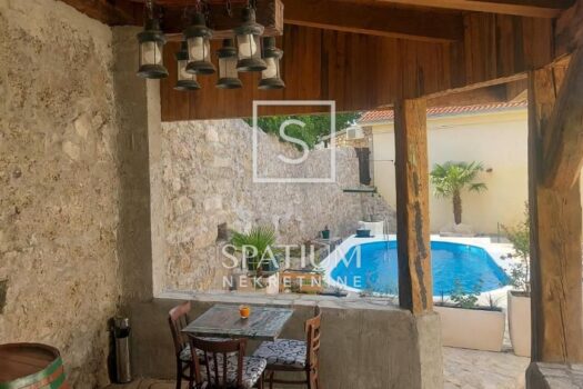 1713280961 379812710