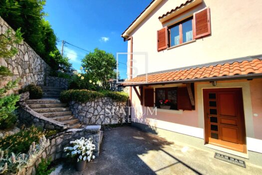 VEPRINAC, HAUS MIT ZWEI WOHNUNGEN, GROSSEM GARTEN UND MEERBLICK 1721132703 3