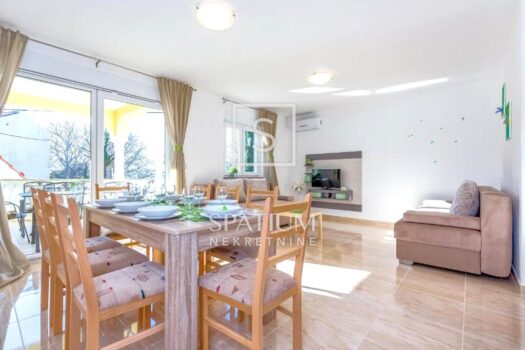 1724048637 105698773