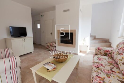 1725527223 157406400