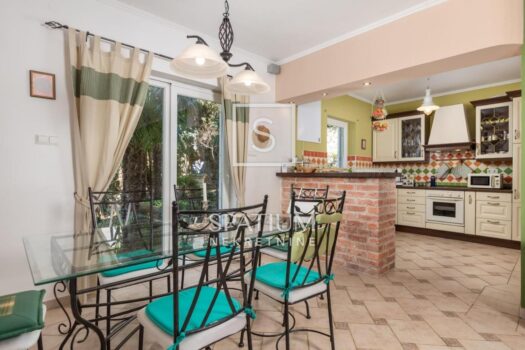 1725547713 542590465