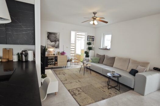 1740737852 1000023330