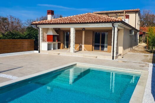 1741093133 20240217 124431