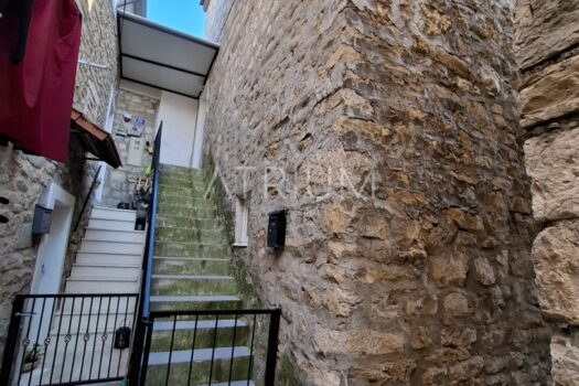 Steinhaus im Zentrum von Kaštel Sućurac 1741372181 whatsapp image 2025 03 07 at 17