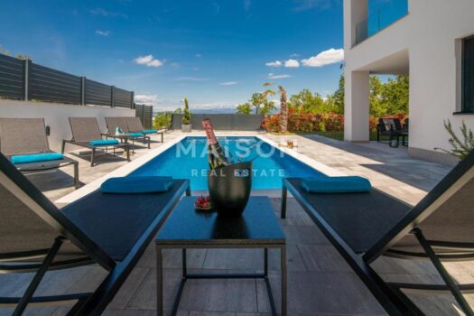 Malinska, luxuriöse Wohnung mit Pool in exklusiver Lage 1743022765 458800952