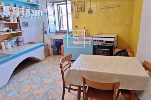 1744386921 stan cres 44