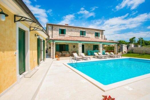 1745913733 170406260