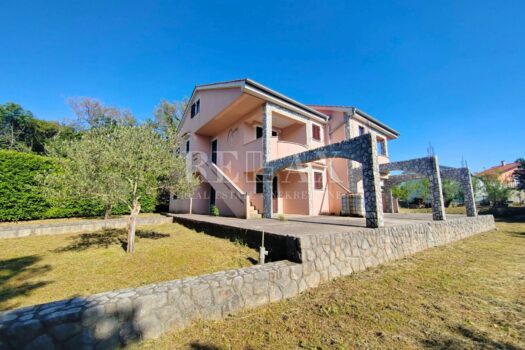 1747309624 dobrinj kuca u visokom roh bau 12